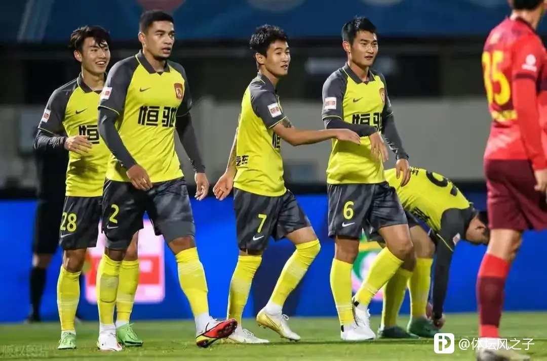 广州队今晨完成体检,志在英超名次提升,底气十足,心理建设被强调 广州队今晨完成体检,志在英超名次提升,底气十足,心理建设被强调