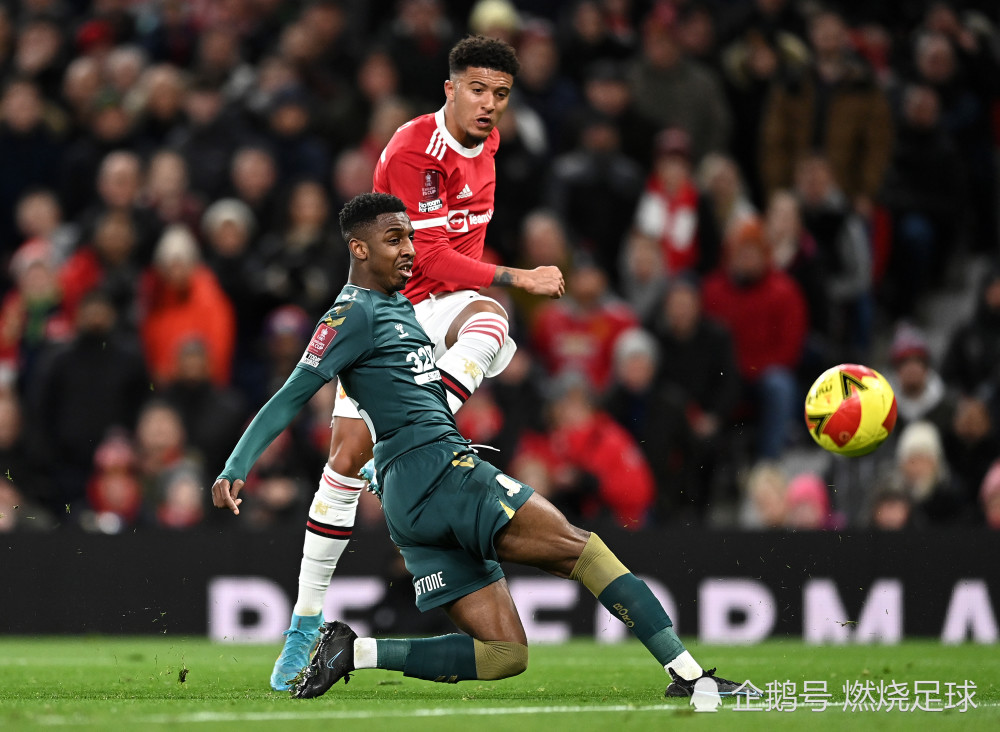 风云突变!法兰克福转会期回应争议,足总杯版图或变,球迷炸锅,赛程密集仍需轮换 风云突变!法兰克福转会期回应争议,足总杯版图或变,球迷炸锅,赛程密集仍需轮换