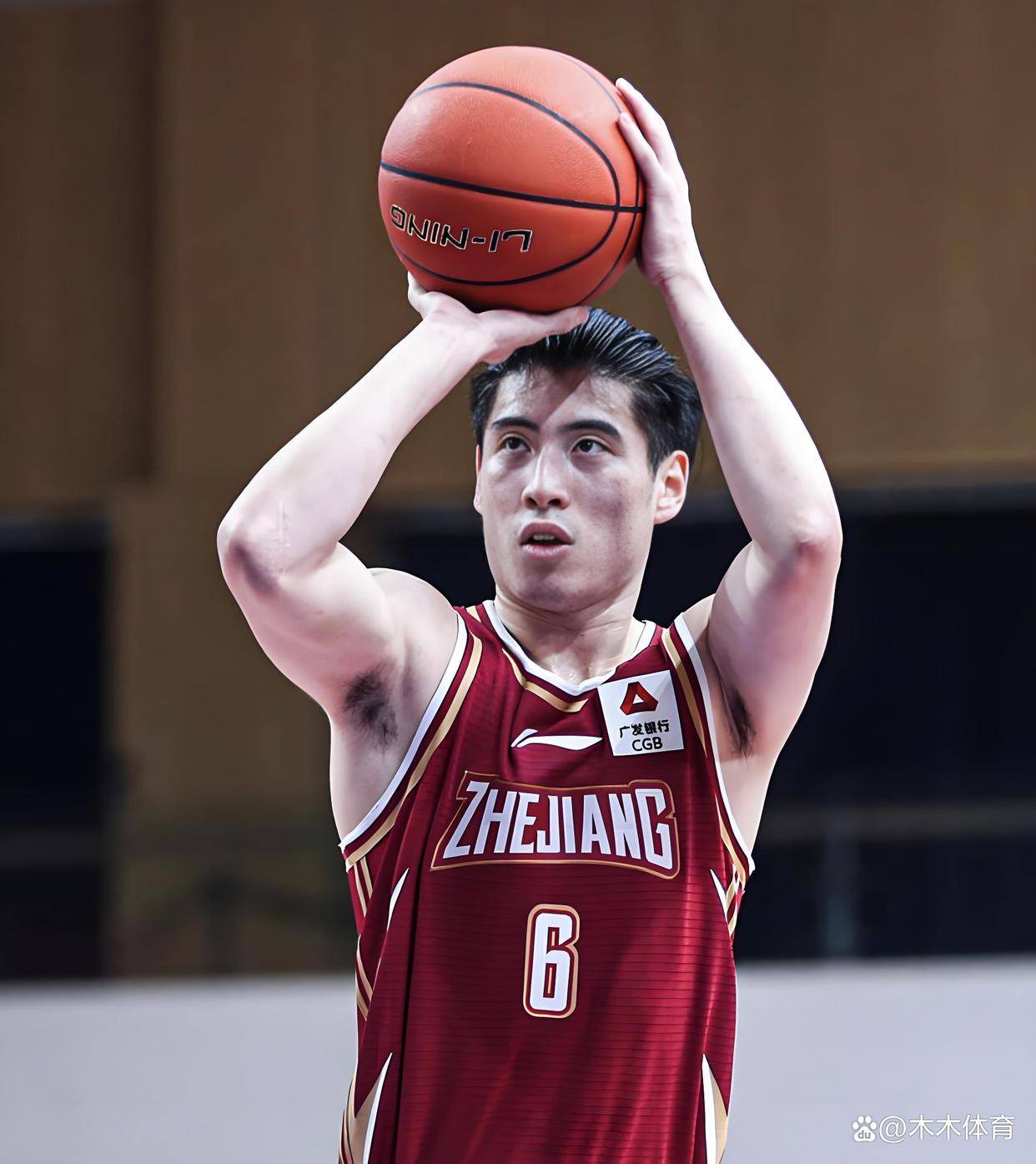 冲刺阶段欧联传出新动向；广厦男篮调整名单；管理层表态——态度坚定；球探报告显示潜力的简单介绍